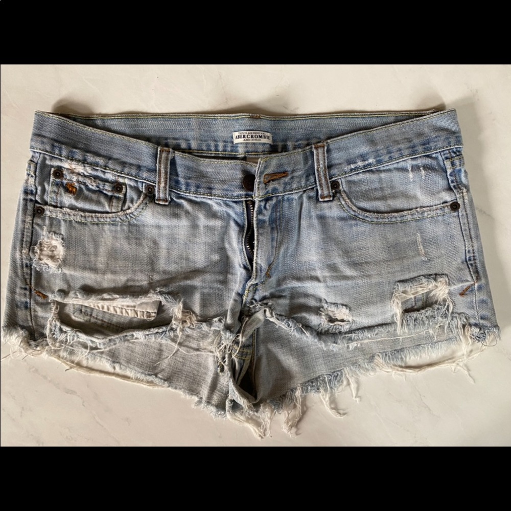 Abercrombie & Fitch - Destroyed jean shorts - Size 10